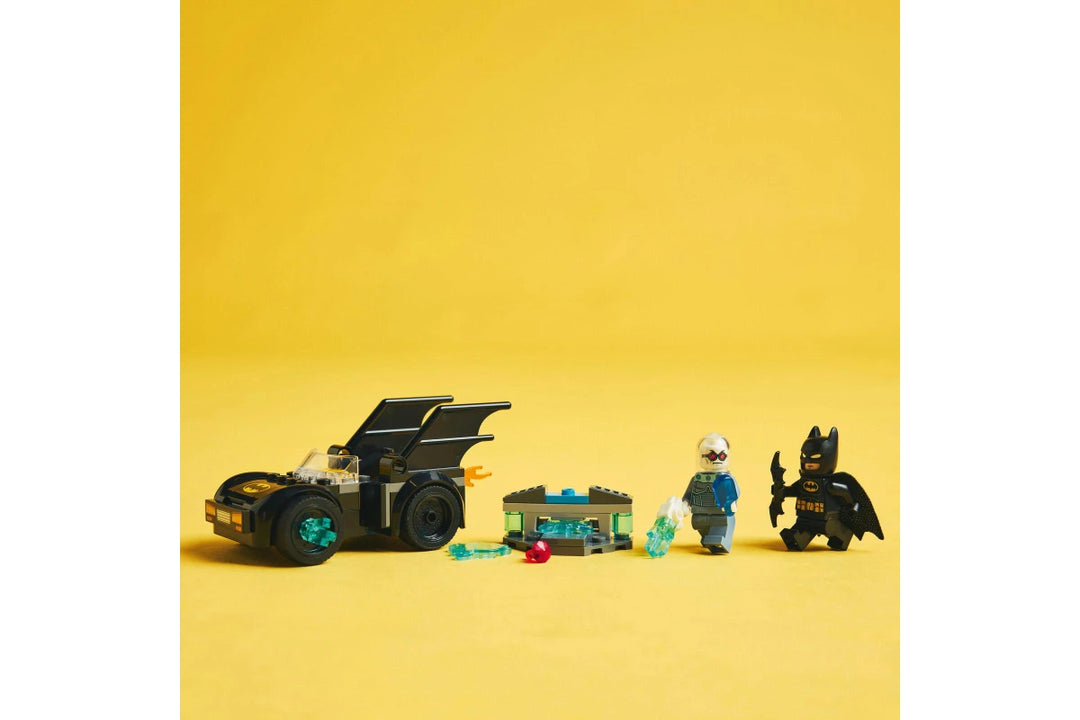 LEGO Super Heroes Batman & Batmobile vs. Mr. Freeze - 76301 contents