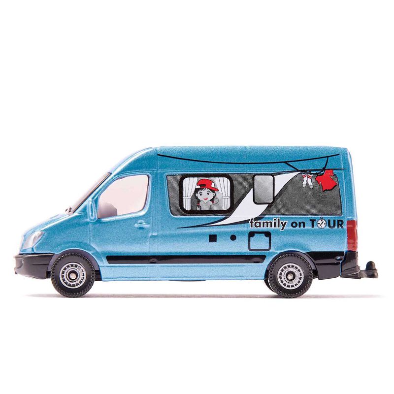 The blue campervan with its cheerful “family on TOUR” print invites imaginative travel and adventure. Made from high-quality, child-friendly materials, it is perfect for recreating family trips to the sea, mountains, or forest. A playful model that sparks creativity and turns any playroom into an adventure world.
