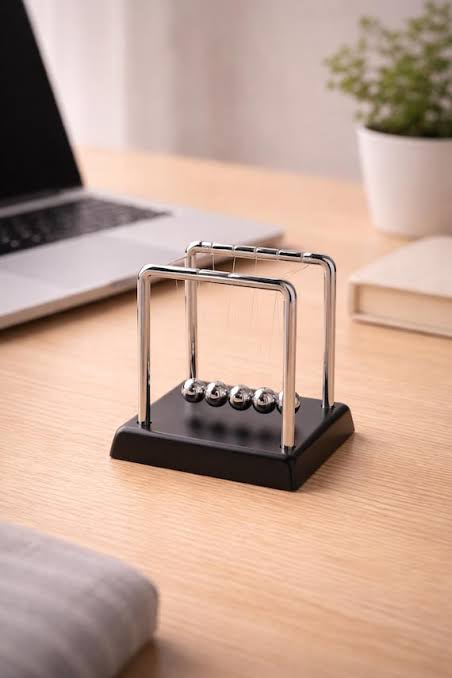 Newton's Cradle Small
