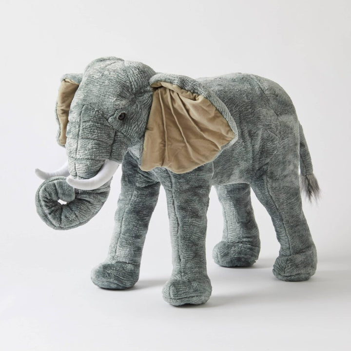 Elephant extra large standing