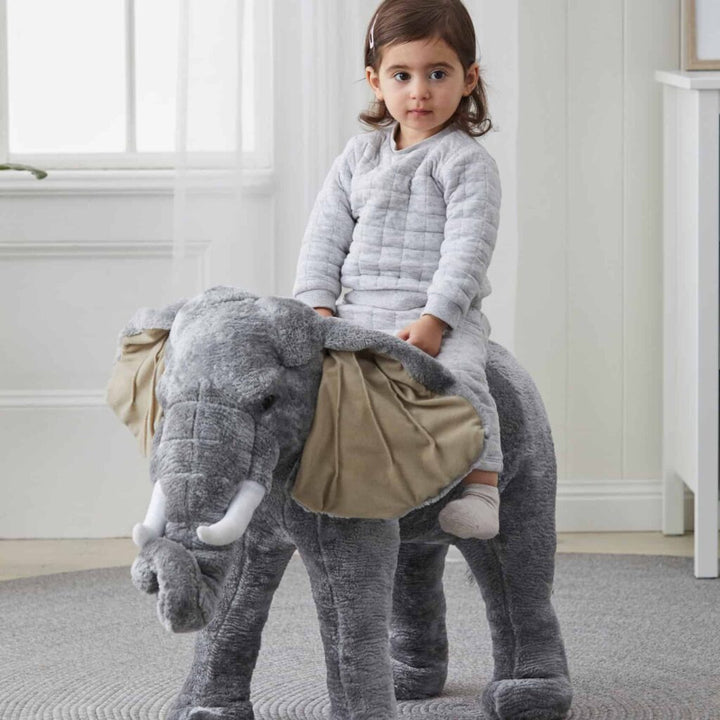 Elephant extra large standing