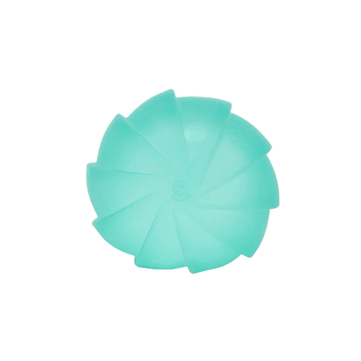 A sea glass edge siliconespek with a segmented, flower-like design, shown on a solid white background.