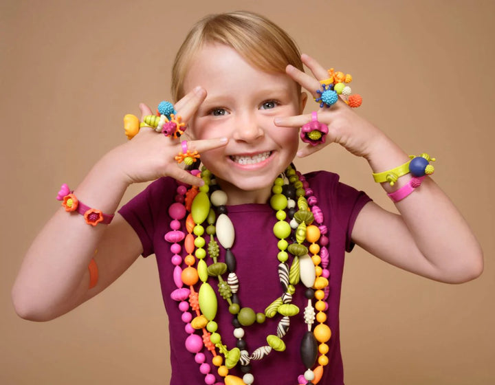 Battat Pop-Arty! - 500 pcs bead Making Kit girl wearing creations