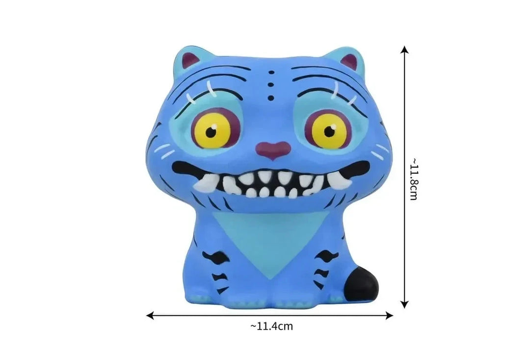 A blue K-pop derpy squishy toy with yellow eyes, black whiskers, and a wide grin, shown on a white background with dimension arrows and text indicating approximately 11.8 cm in height and 11.