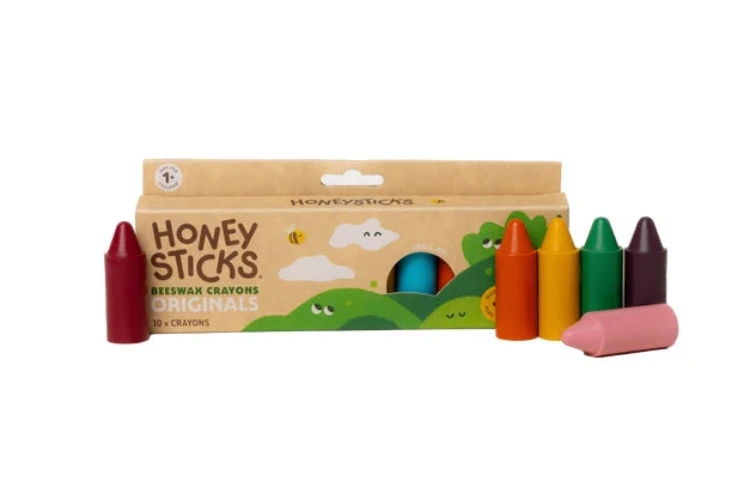 honeysticks-beeswax-crayons-originals-10-pkSet of colorful crayons with a packaging box on a white background