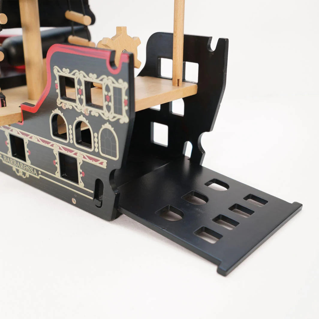 Barbarossa Pirate ship le Toy Van Wooden back opens