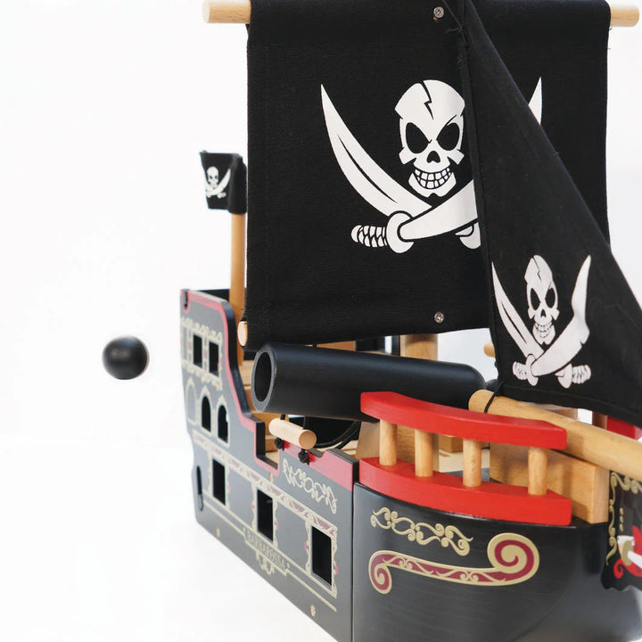 Barbarossa Pirate ship le Toy Van Wooden side view cannon