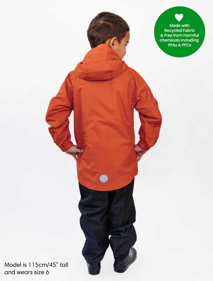 Child wearing an therm raincoat with a green label indicating recycled fabric and chemical-free properties on a white background.
